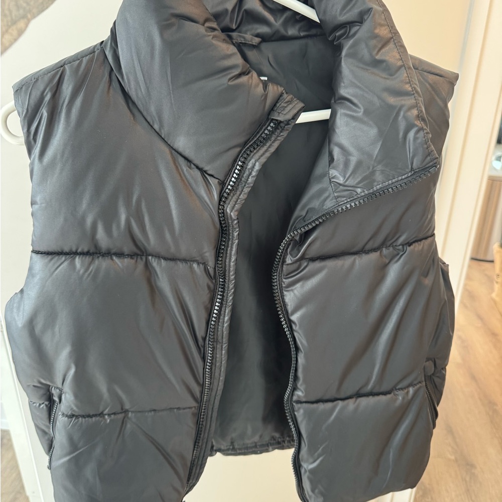 Old Navy Black Puffer Vest